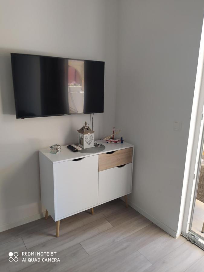 Apartmani Ana Vir Exteriör bild