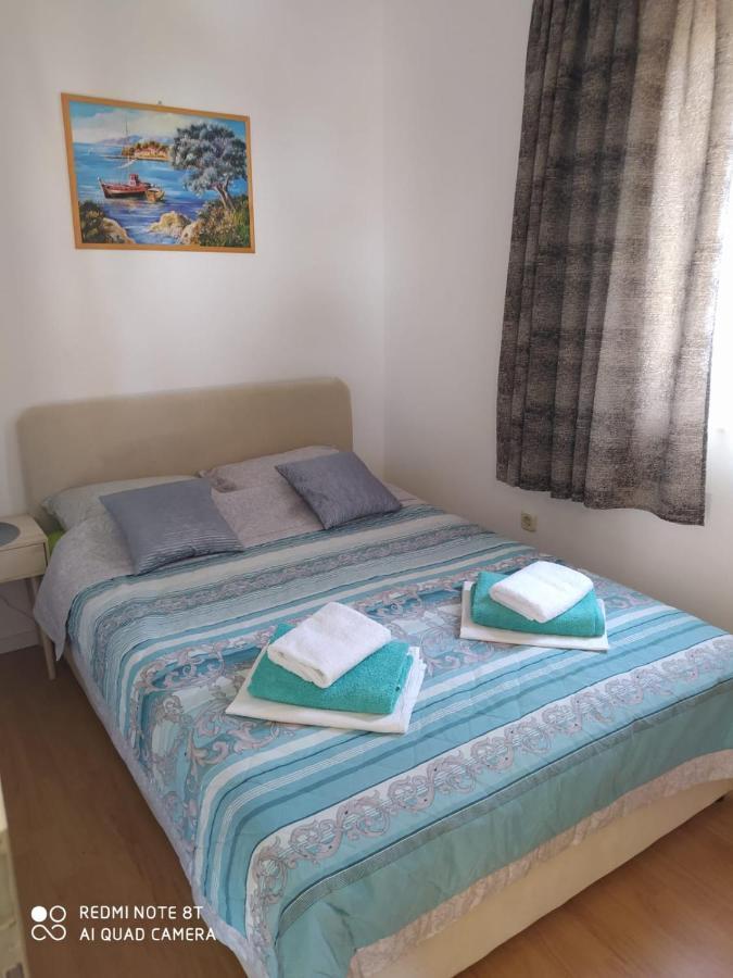 Apartmani Ana Vir Exteriör bild