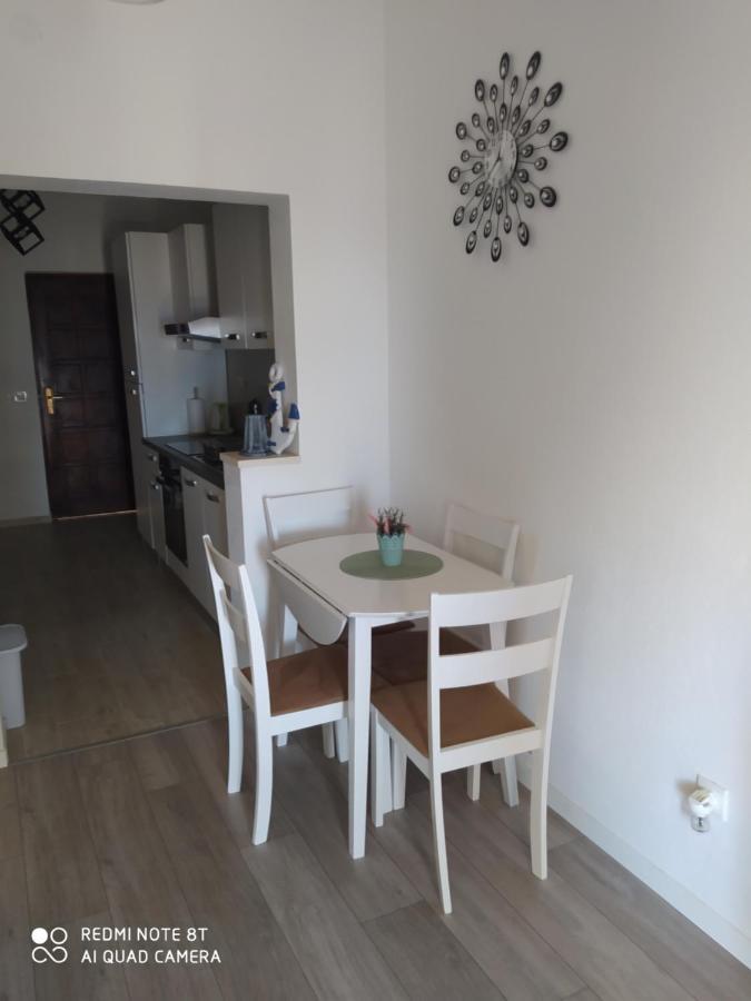 Apartmani Ana Vir Exteriör bild