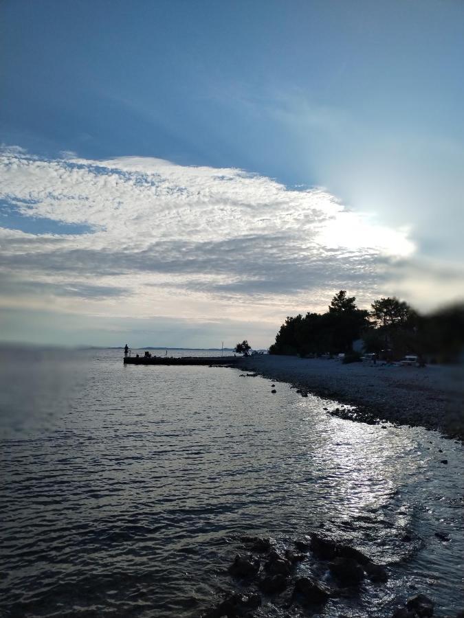 Apartmani Ana Vir Exteriör bild